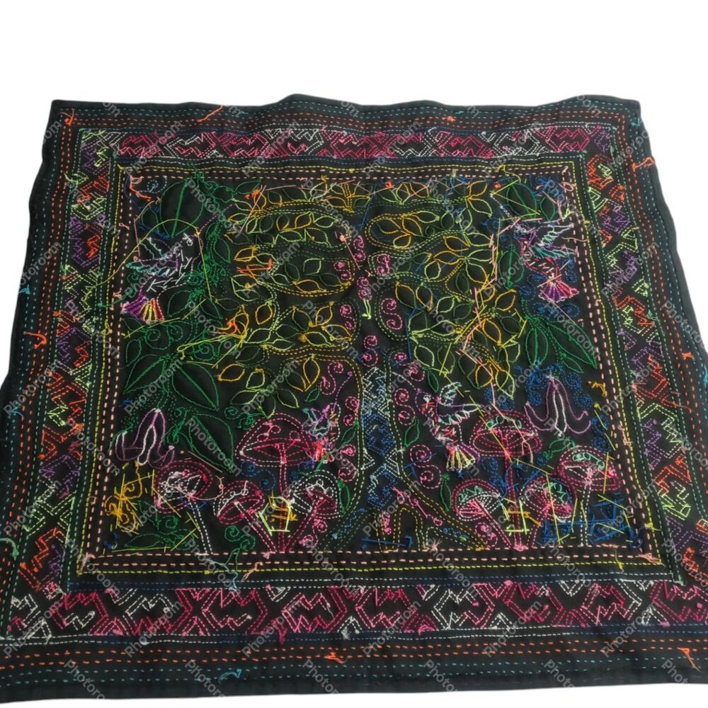 Hand Embroidered Shipibo Blanket Amazon Jungle Multicolored Flowers - Picture 5 of 9